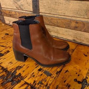 Clarks Chelsea Boots 7.5